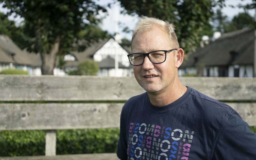 Hvad er der lige med den der kæmpe bænk i Tarup?